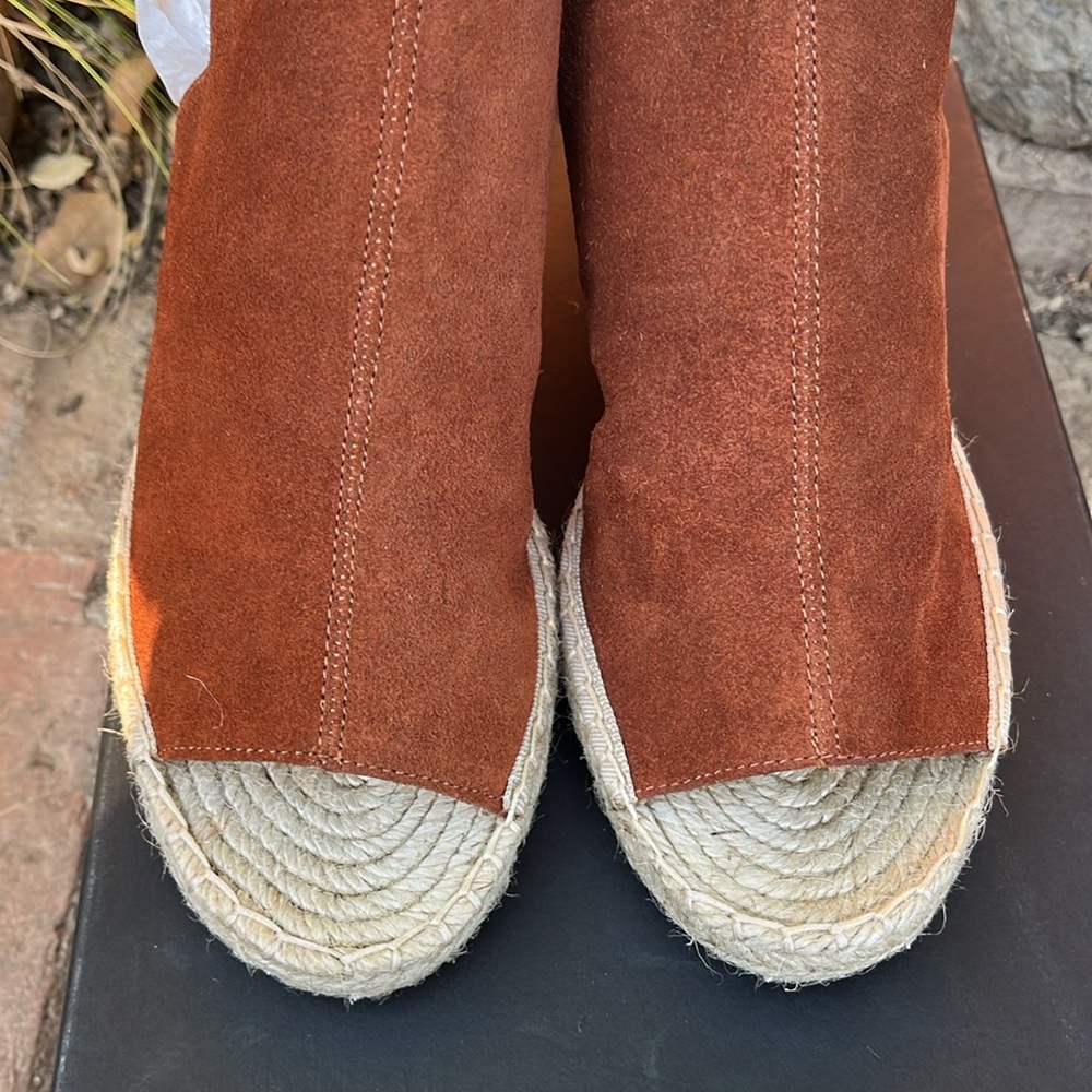 Banana Republic suede Whiskey peep toe wedge . - Picture 5 of 7